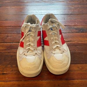 New balance CT302 sneakers. Thick sole, great condition. Size 10.